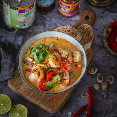 Tom Yum lõhefilee, krevettide, seente ja tomatiga