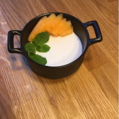 Tapioki puding Cantaloupi meloniga